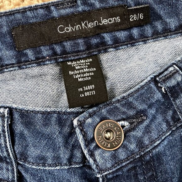 Calvin Klein Straight Denim Shorts | Blue | Size 28/6 - Picture 3 of 11